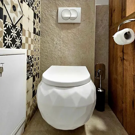 Deluxe Apartment *